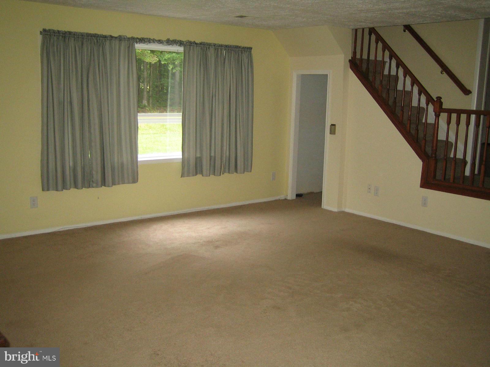 7743 Rogues Road Nokesville, VA 20181 - Photo 14 of 17 Living Room