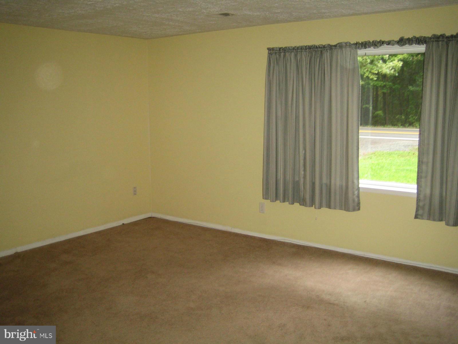 7743 Rogues Road Nokesville, VA 20181 - Photo 16 of 17 Living Room