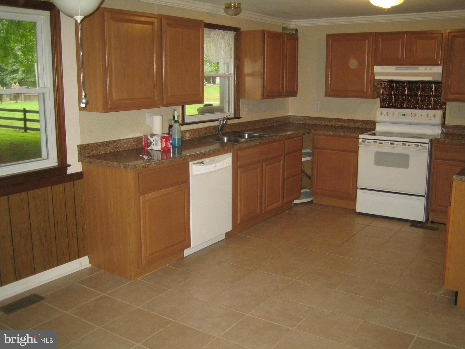 7743 Rogues Road Nokesville, VA 20181 - Photo 10 of 17 Kitchen