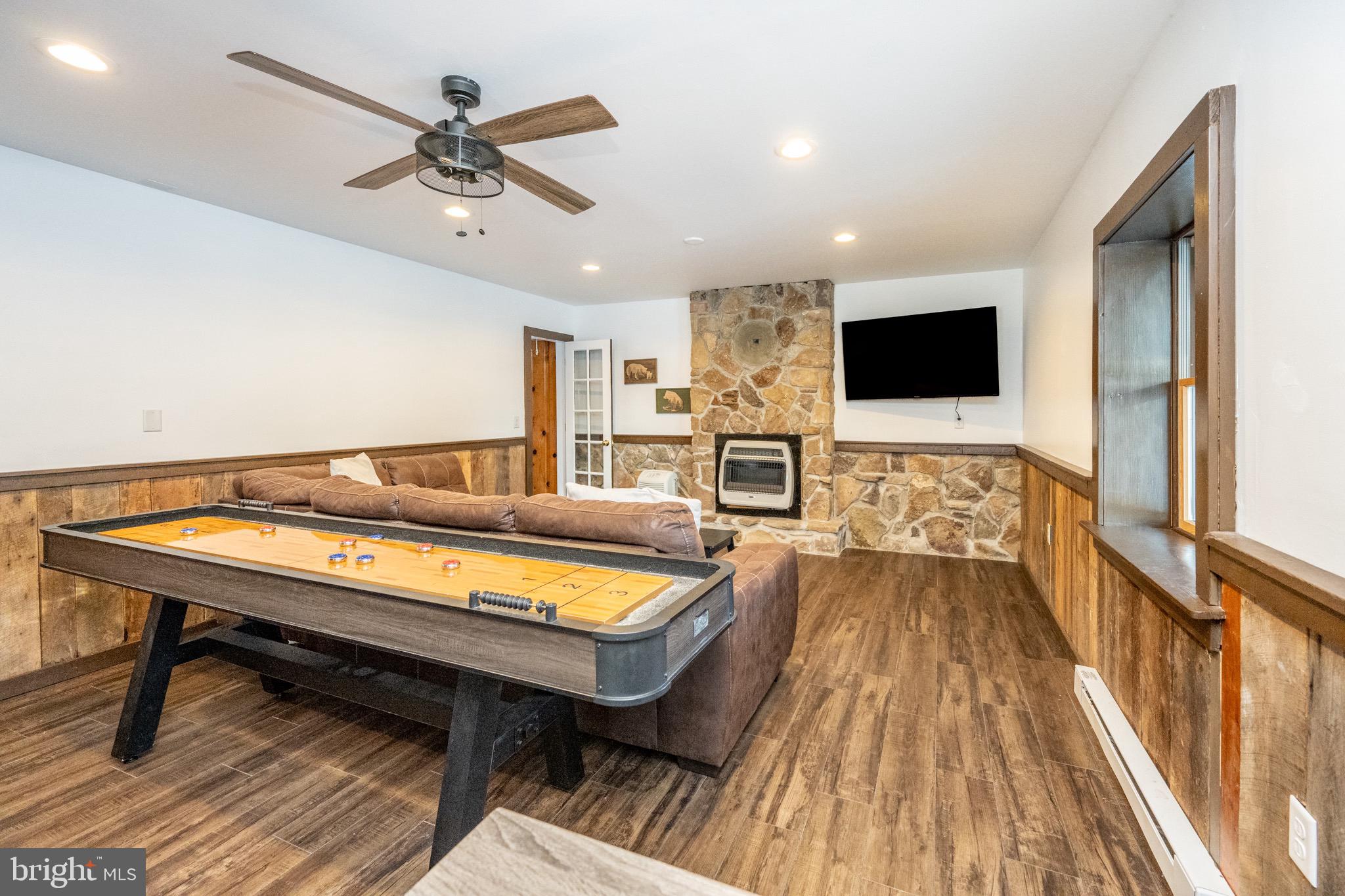 114 Close Road McHenry, MD 21541 - Photo 11 of 46 Gallery Image 11