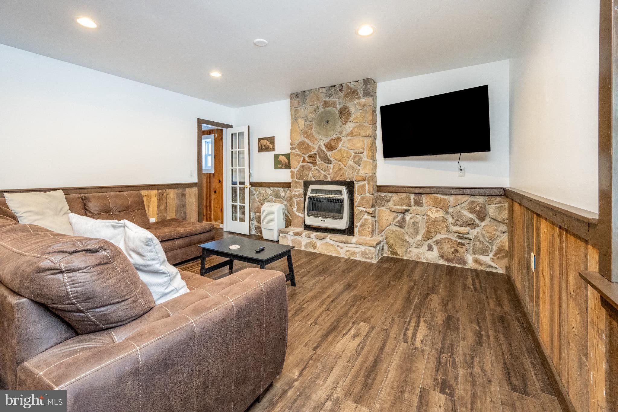114 Close Road McHenry, MD 21541 - Photo 12 of 46 Gallery Image 12