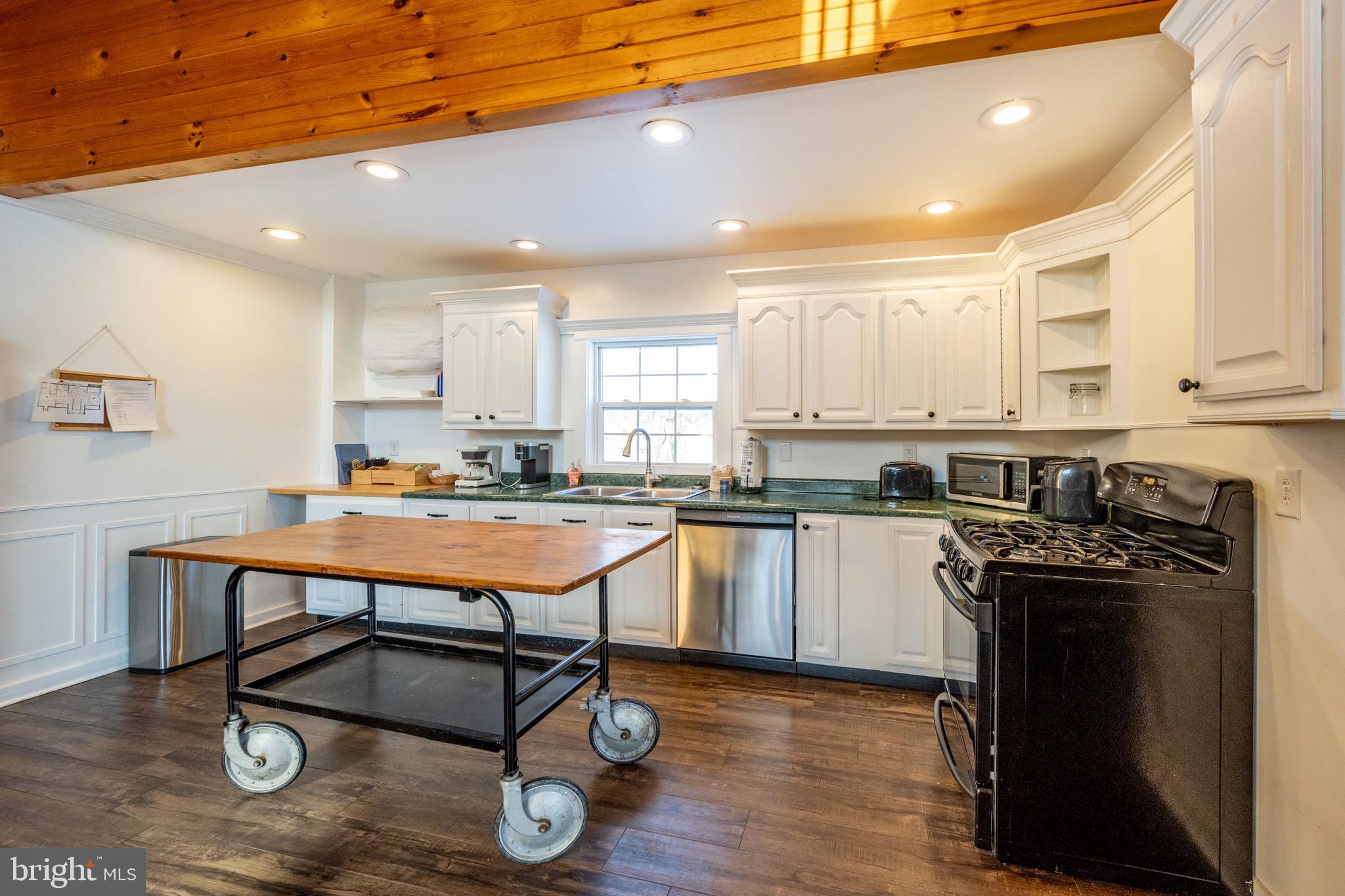 114 Close Road McHenry, MD 21541 - Photo 5 of 46 Gallery Image 5