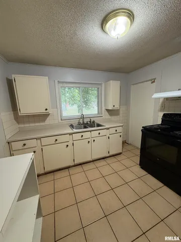 $75,000 | 404 West Pierce Street, Macomb, IL 61455