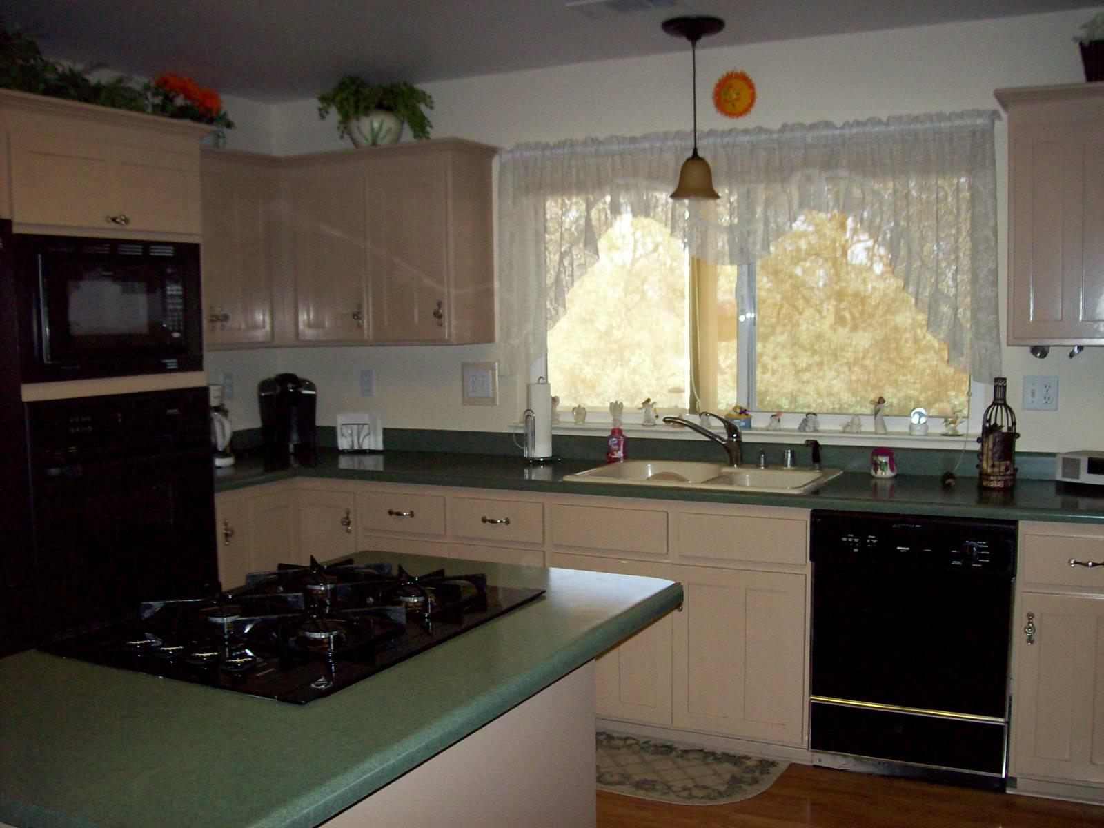 18665 Saddleback Ridge Road Cottonwood, CA 96022 - Photo 12 of 41 Spacious Kitchen