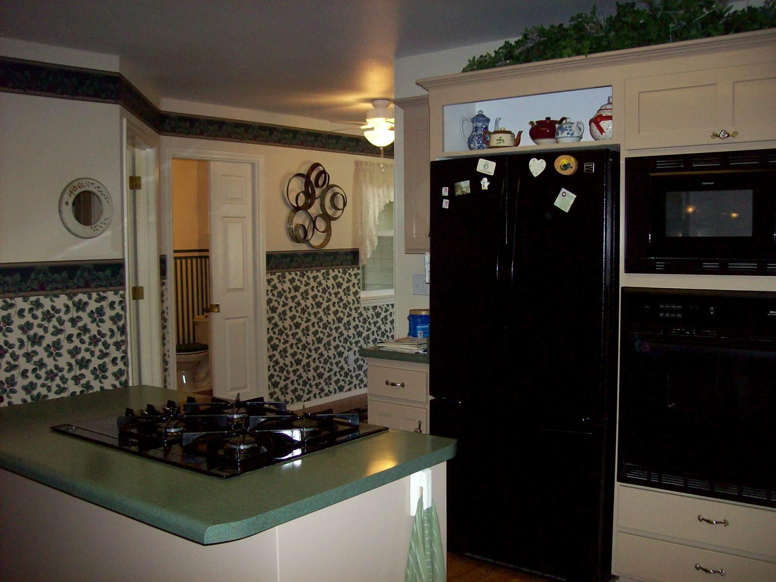 18665 Saddleback Ridge Road Cottonwood, CA 96022 - Photo 13 of 41 Kitchen w/Island includes Refrigerator