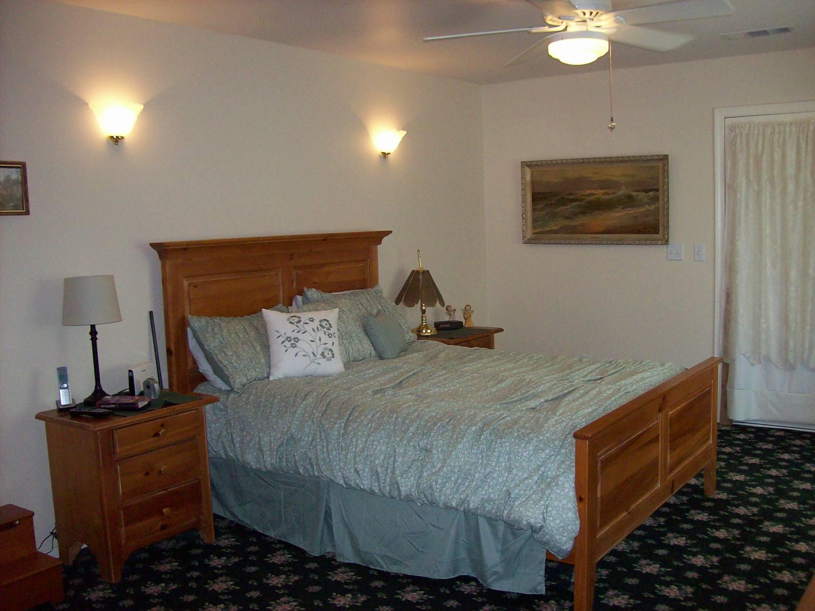 18665 Saddleback Ridge Road Cottonwood, CA 96022 - Photo 14 of 41 Master Bedroom Suite