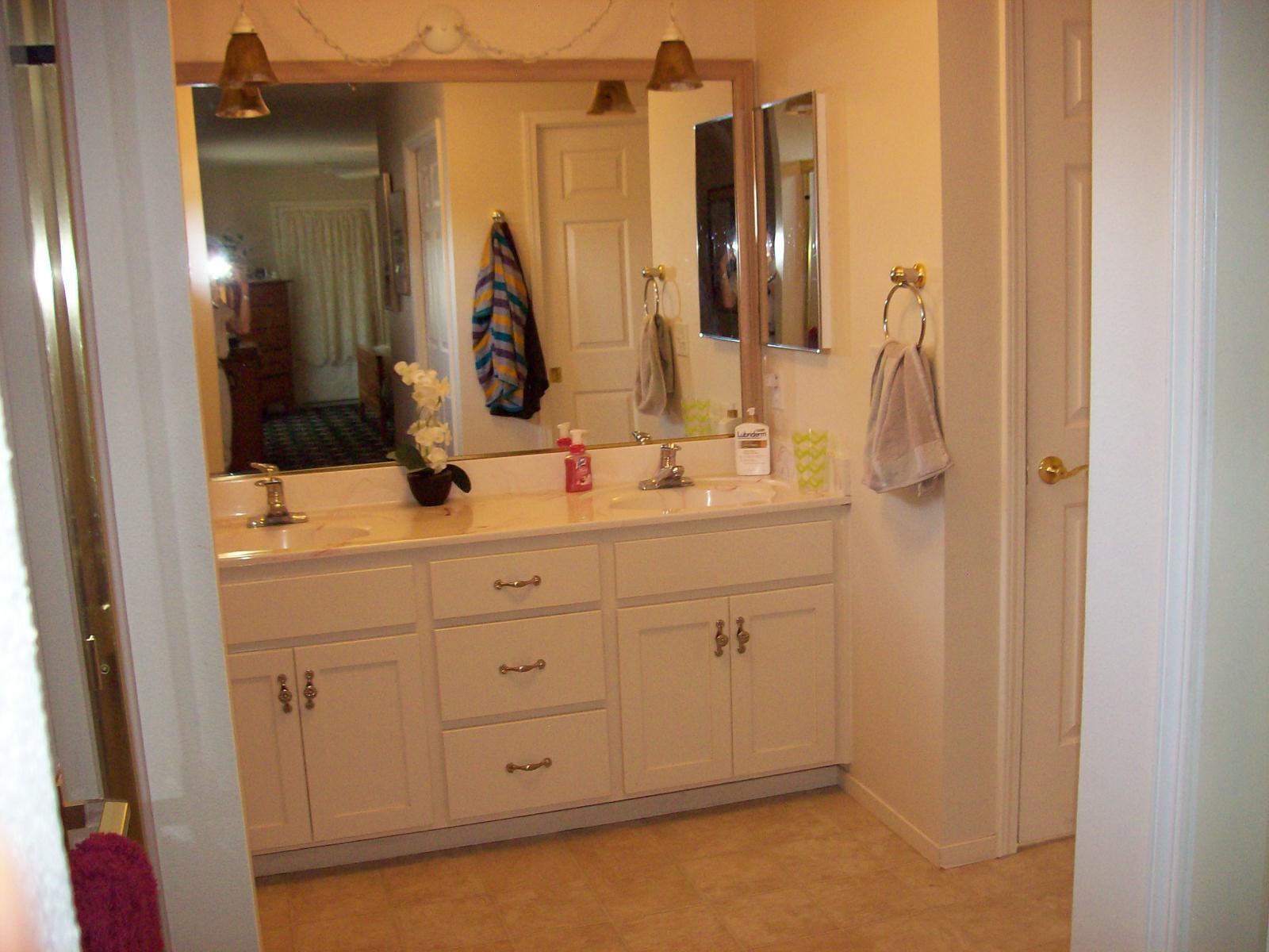 18665 Saddleback Ridge Road Cottonwood, CA 96022 - Photo 15 of 41 Master Bath Sinks