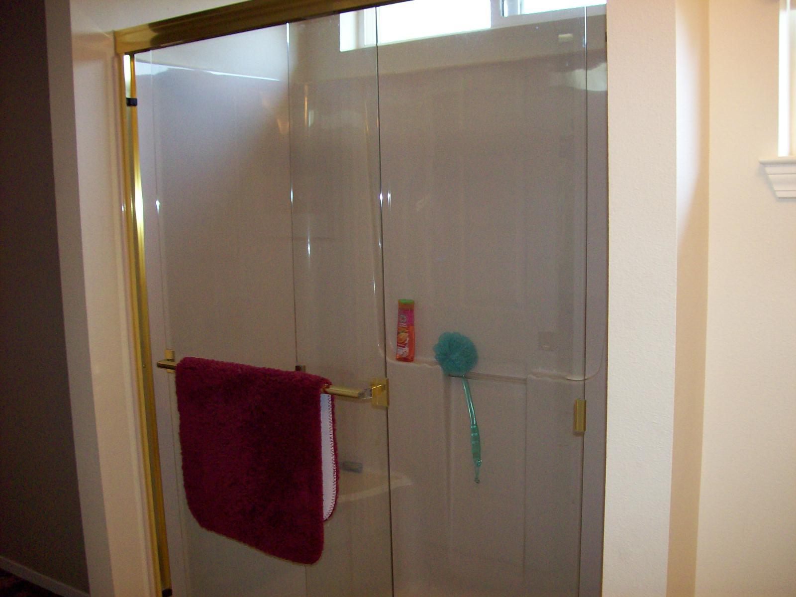 18665 Saddleback Ridge Road Cottonwood, CA 96022 - Photo 16 of 41 Master Shower