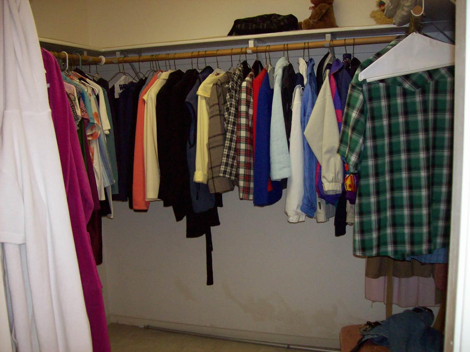18665 Saddleback Ridge Road Cottonwood, CA 96022 - Photo 17 of 41 master Walk-in Closet