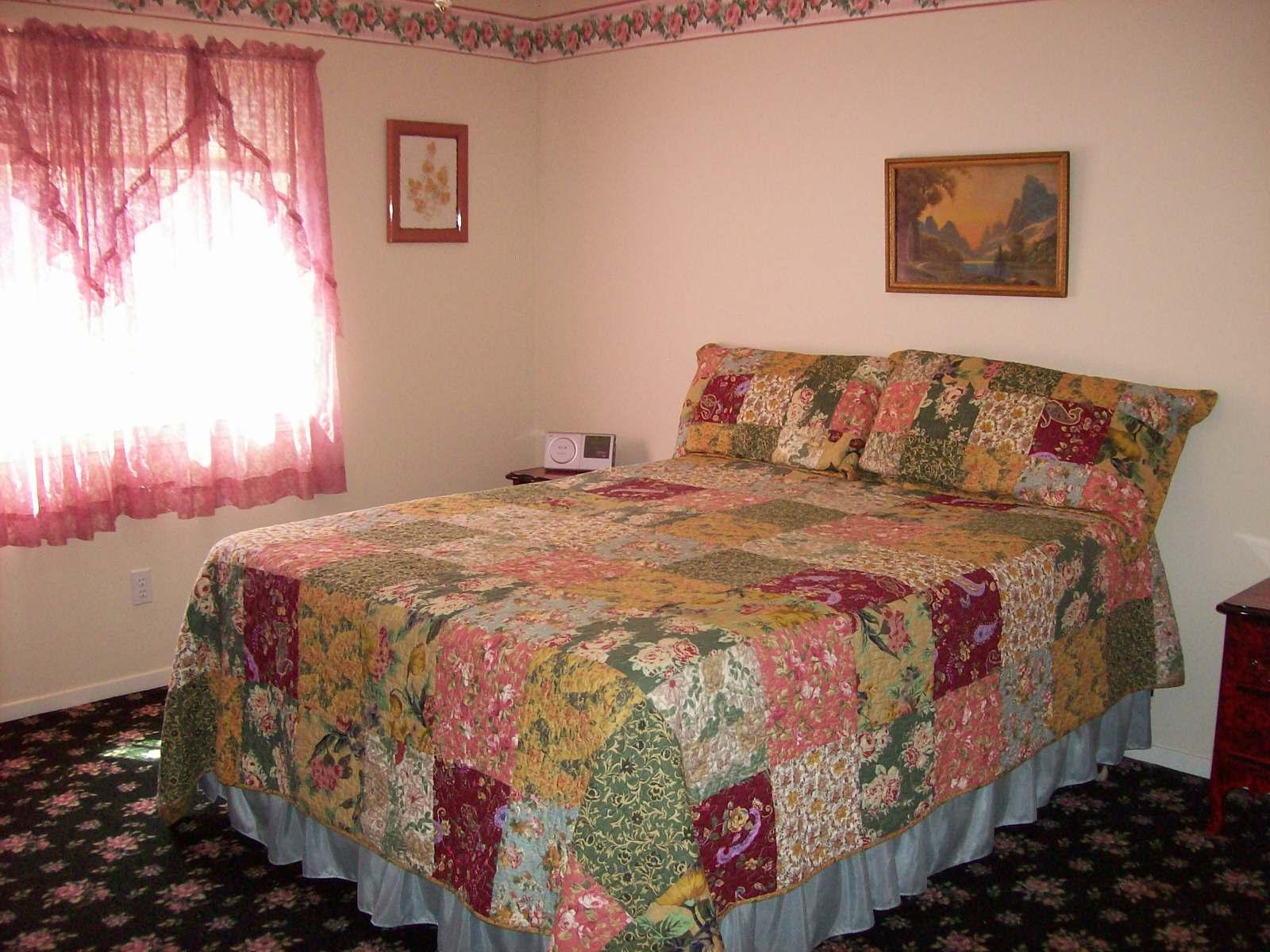 18665 Saddleback Ridge Road Cottonwood, CA 96022 - Photo 23 of 41 Guest Bedroom