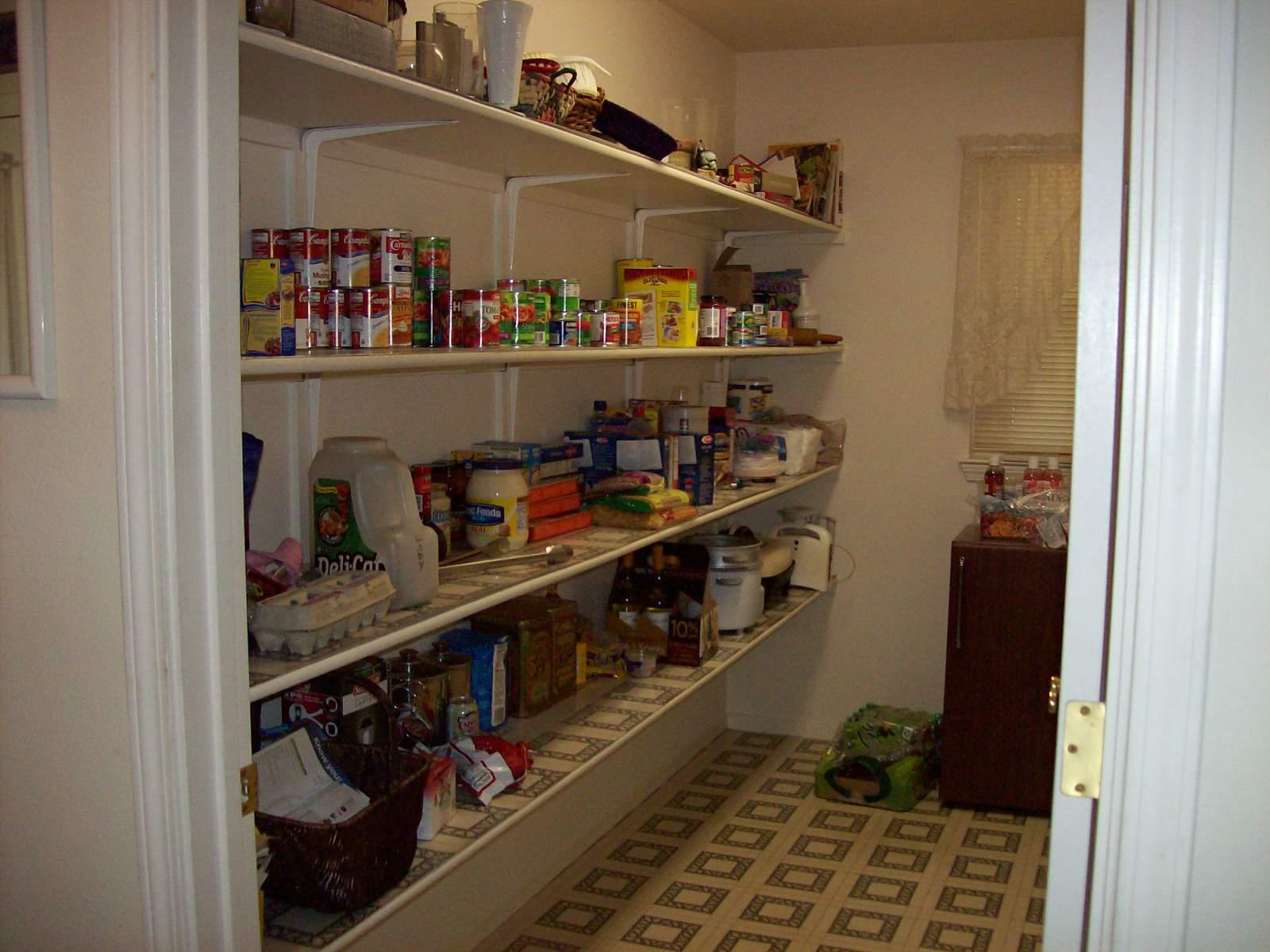 18665 Saddleback Ridge Road Cottonwood, CA 96022 - Photo 30 of 41 Giant Kitchen Walk-in Pantry