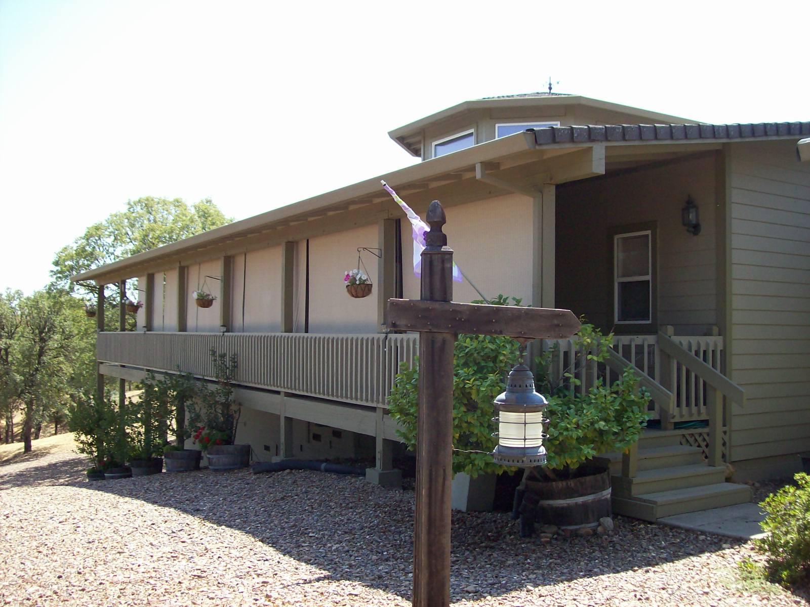 Front Deck with Shade Screens