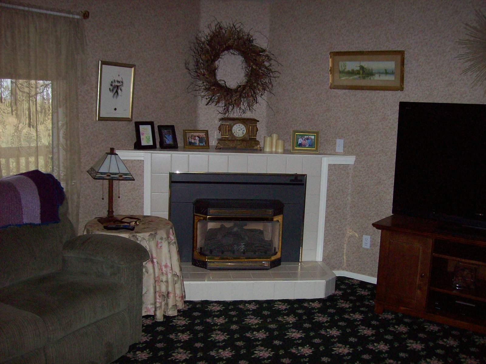 18665 Saddleback Ridge Road Cottonwood, CA 96022 - Photo 9 of 41 Livingroom Fireplace