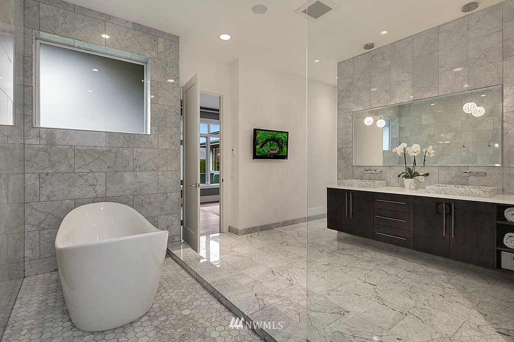 1028 Belfair Road Bellevue, WA 98004 - Photo 15 of 25 Gallery Image 15