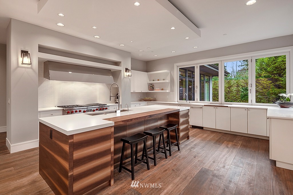 1028 Belfair Road Bellevue, WA 98004 - Photo 3 of 25 Gallery Image 3