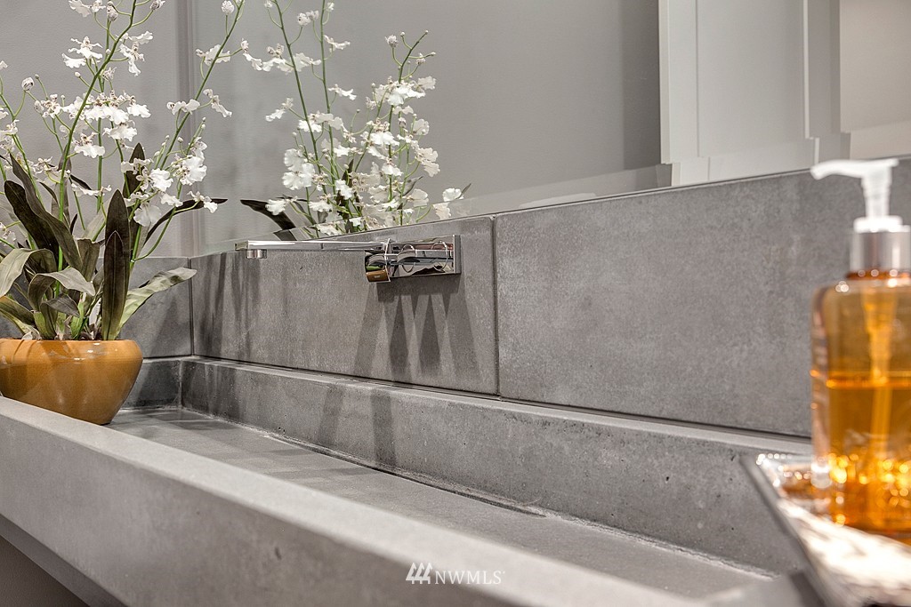 1028 Belfair Road Bellevue, WA 98004 - Photo 23 of 25 Gallery Image 23
