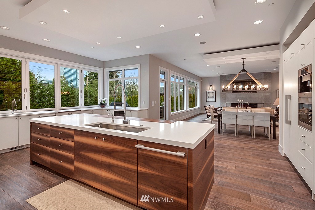 1028 Belfair Road Bellevue, WA 98004 - Photo 4 of 25 Gallery Image 4