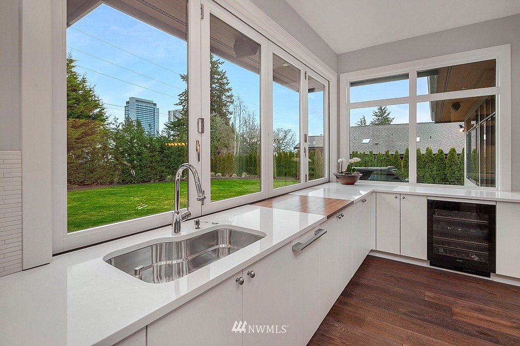 1028 Belfair Road Bellevue, WA 98004 - Photo 5 of 25 Gallery Image 5