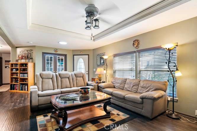 1550 Rory Simi Valley, Unit 216 Simi Valley, CA 93063 - Photo 9 of 46 Spacious Living Area