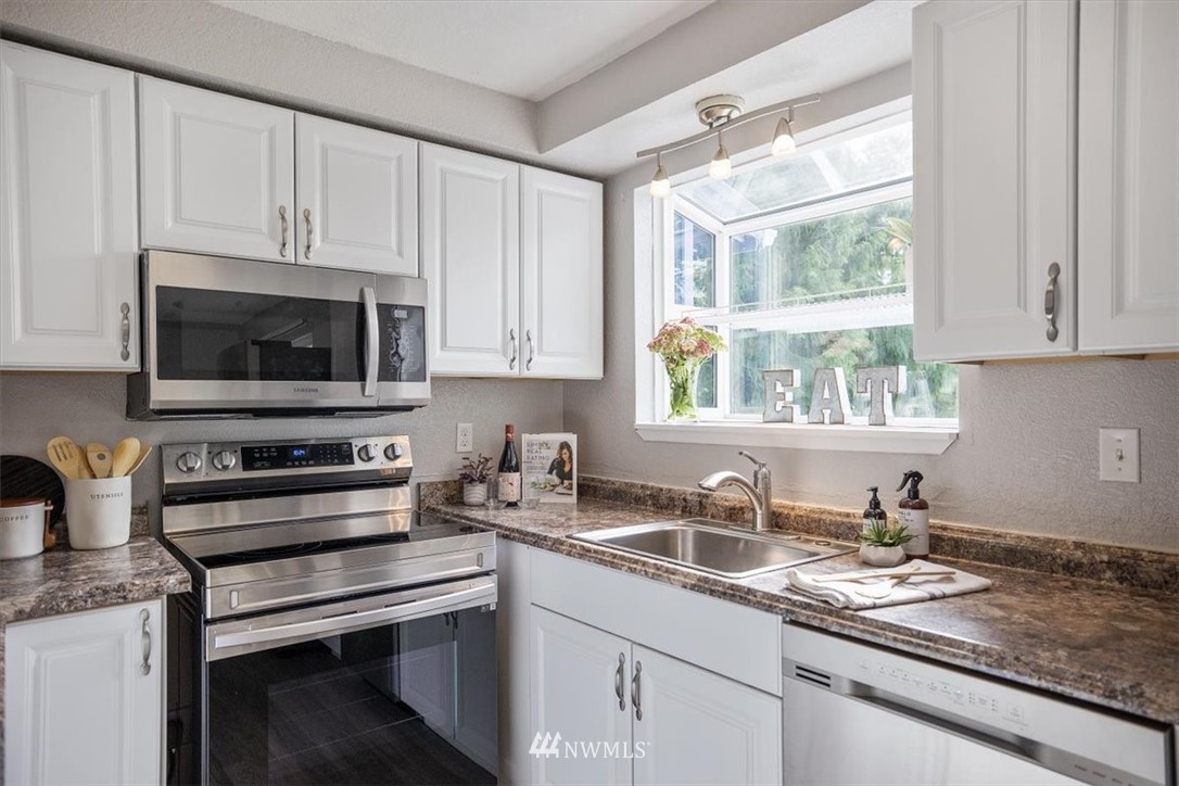 18133 20th Drive Southeast Bothell, WA 98012 - Photo 11 of 40