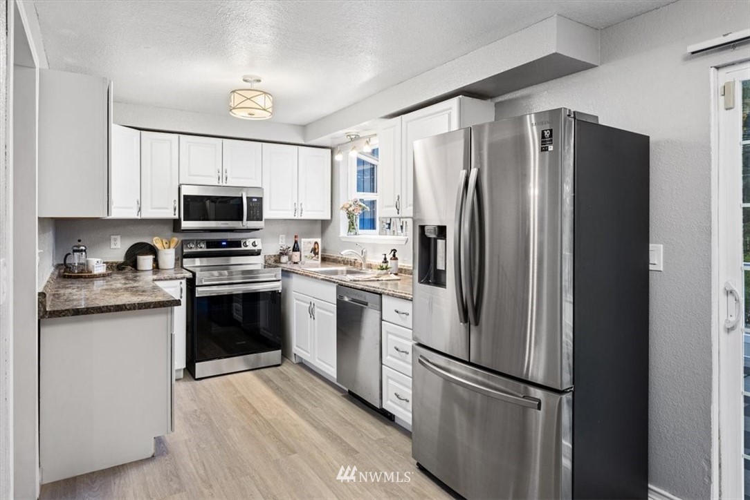 18133 20th Drive Southeast Bothell, WA 98012 - Photo 12 of 40