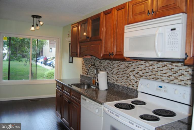 2232 Cartwright Place Reston, VA 20191 - Photo 5 of 16 Kitchen