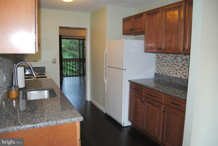 2232 Cartwright Place Reston, VA 20191 - Photo 6 of 16 Kitchen