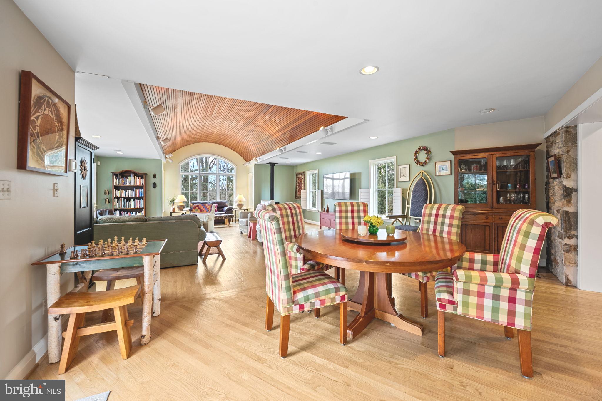 6507 Darnall Road Towson, MD 21204 - Photo 13 of 57 Great room filled with sunlight