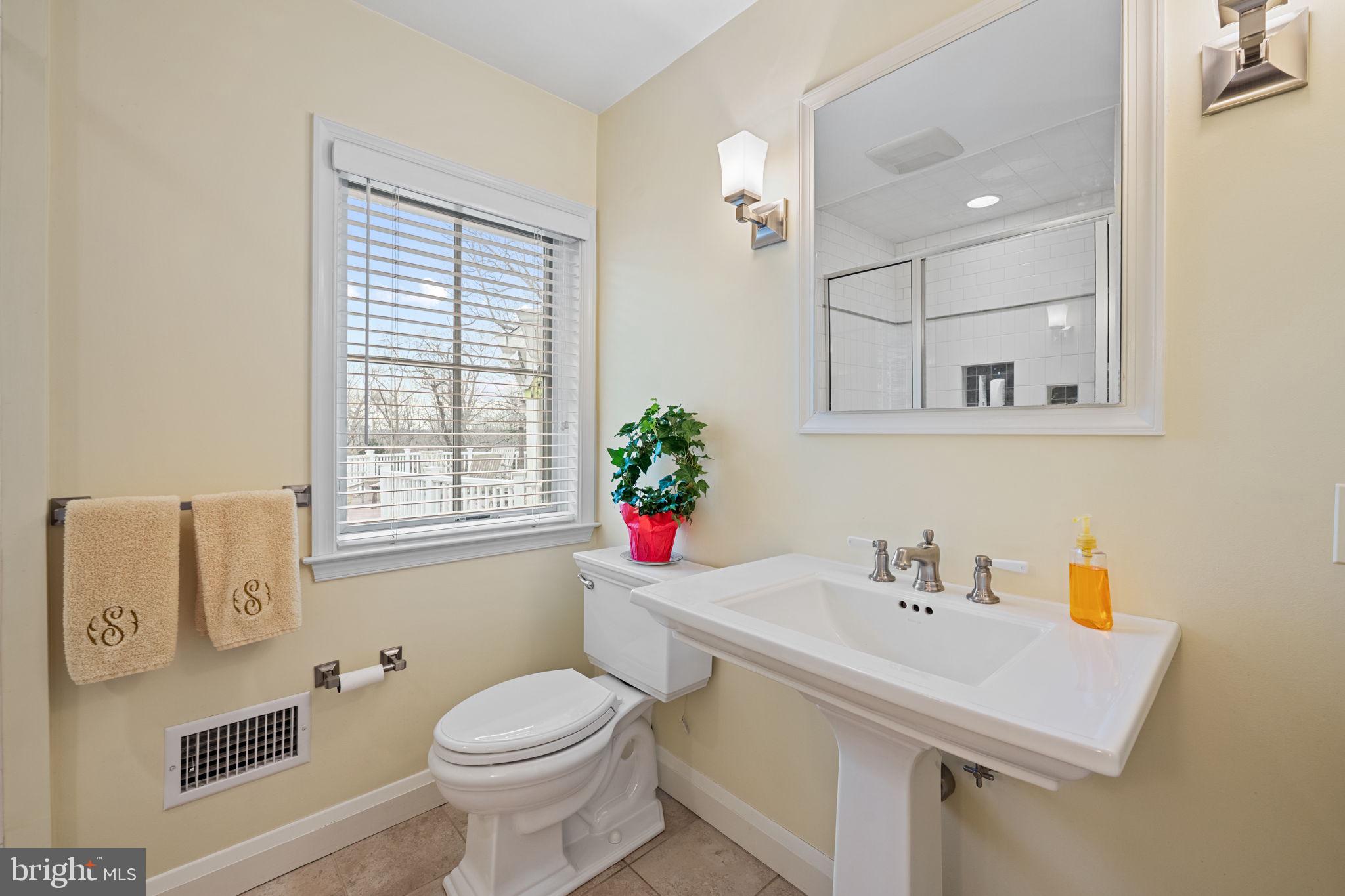 6507 Darnall Road Towson, MD 21204 - Photo 29 of 57 Primary bath, 2 sinks