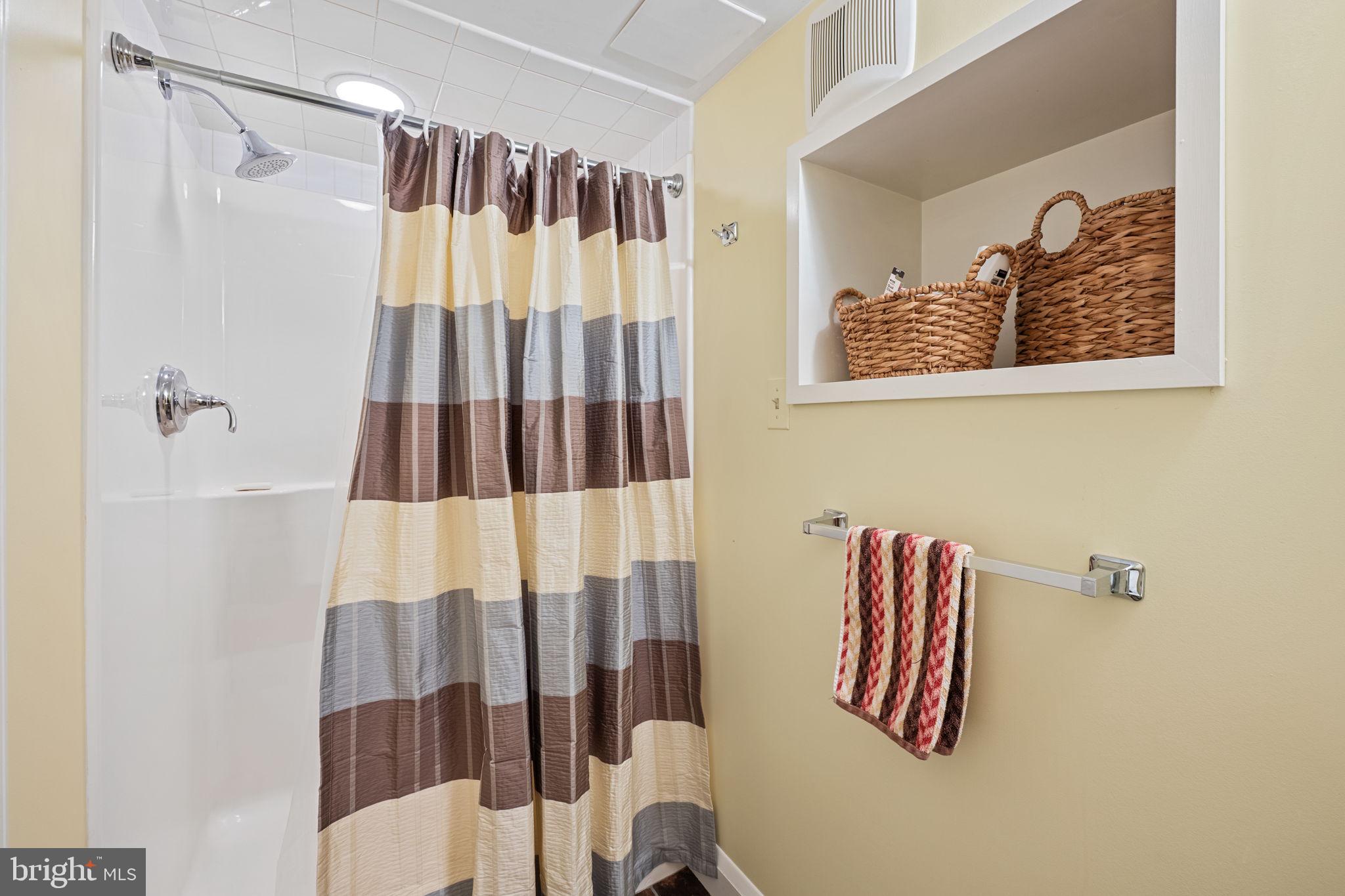 6507 Darnall Road Towson, MD 21204 - Photo 45 of 57 Lower level full bathroom