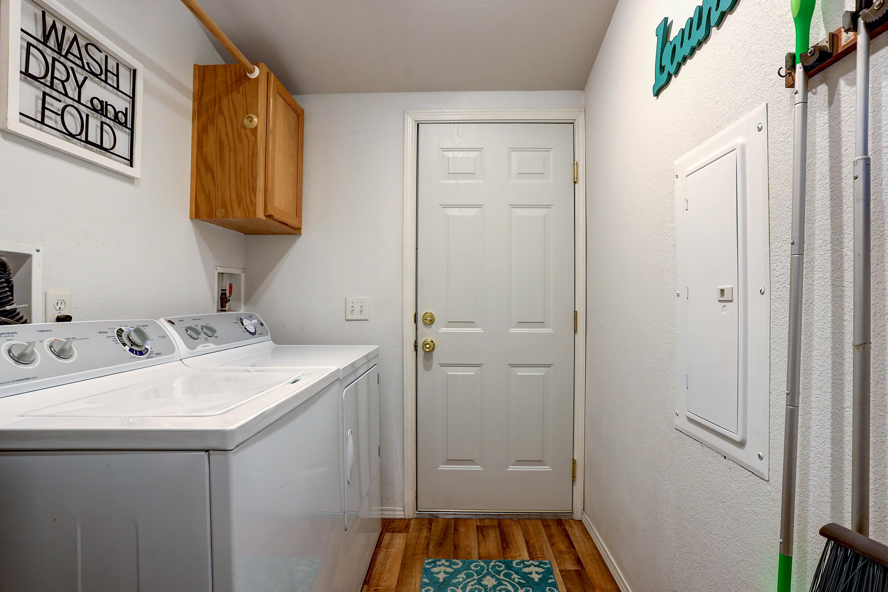 2666 Southwest Mariposa Loop Redmond, OR 97756 - Photo 26 of 31 Washer & Dryer included