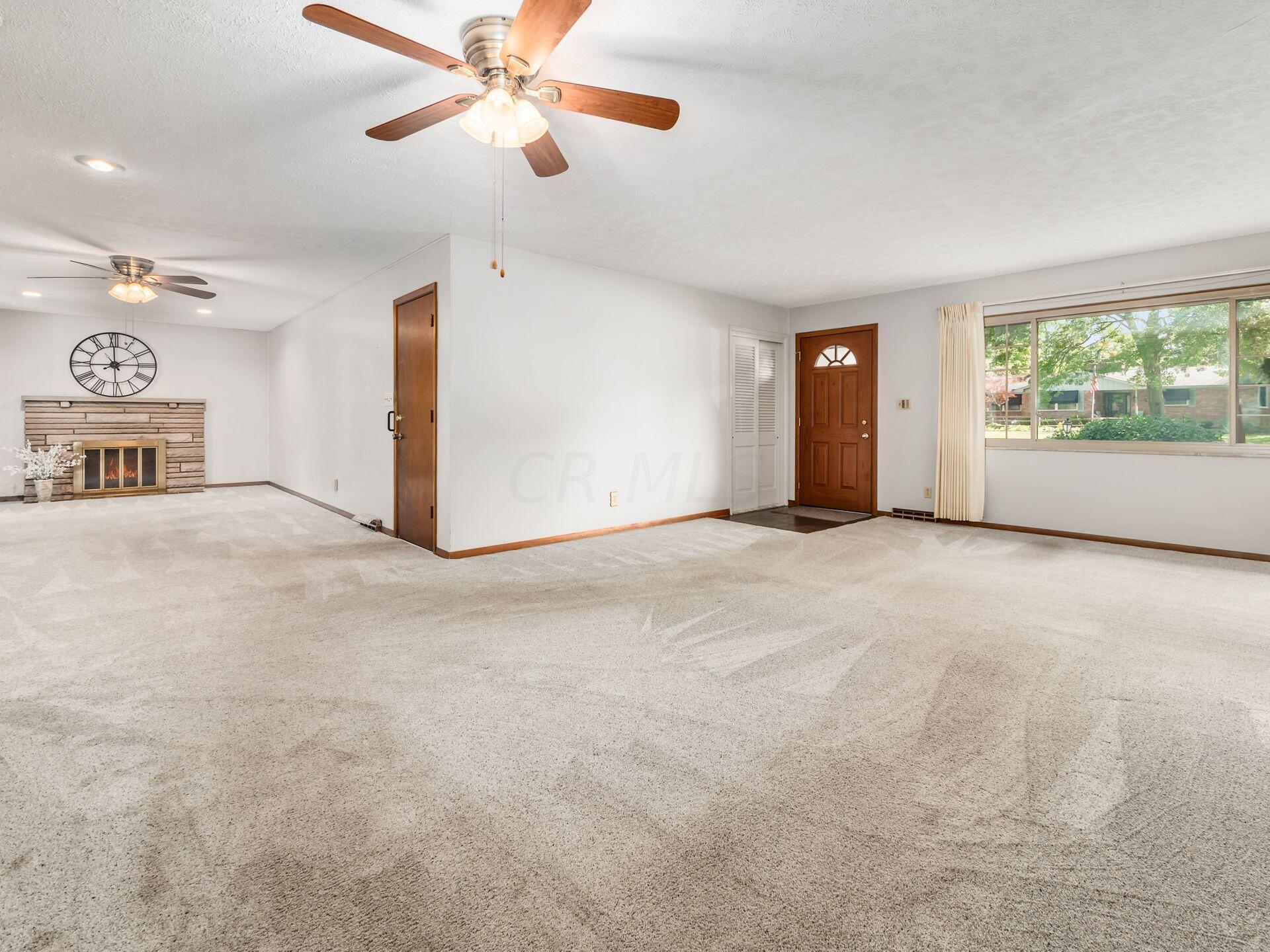 995 Plum Ridge Columbus, OH 43213 - Photo 8 of 41 Living Room, Dining Room & Great Room