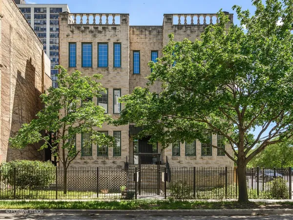 $399,900 | 825 West Eastwood Avenue, Unit 3E, Chicago, IL 60640