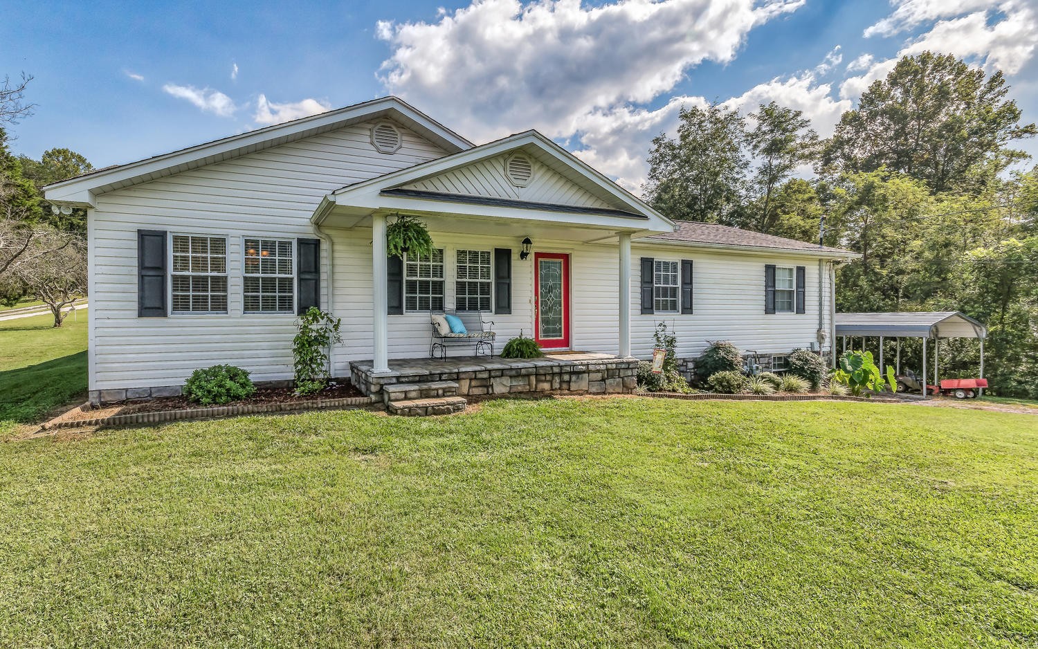 3798 Dutch Valley Road Clinton, TN 37716 - Photo 2 of 37 a front view of house with yard and green space