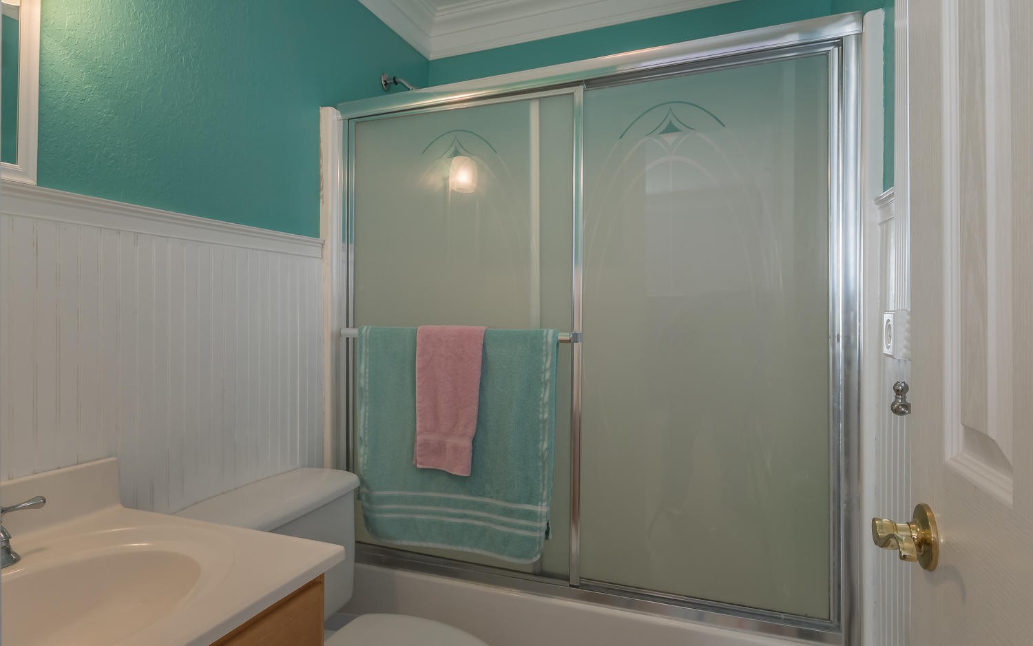 3798 Dutch Valley Road Clinton, TN 37716 - Photo 25 of 37 a bathroom with a shower and a sink