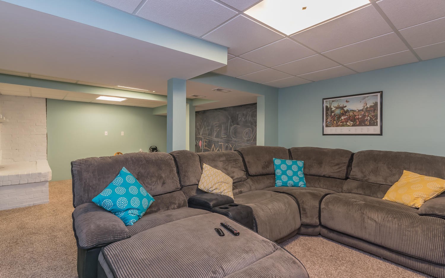 3798 Dutch Valley Road Clinton, TN 37716 - Photo 26 of 37 a living room with furniture and a couch