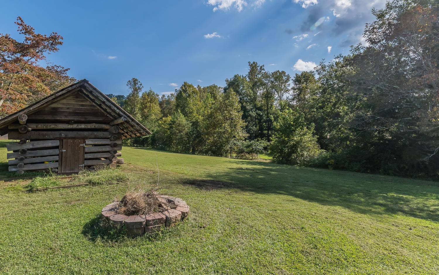 3798 Dutch Valley Road Clinton, TN 37716 - Photo 33 of 37 a backyard of a house with lots of green space
