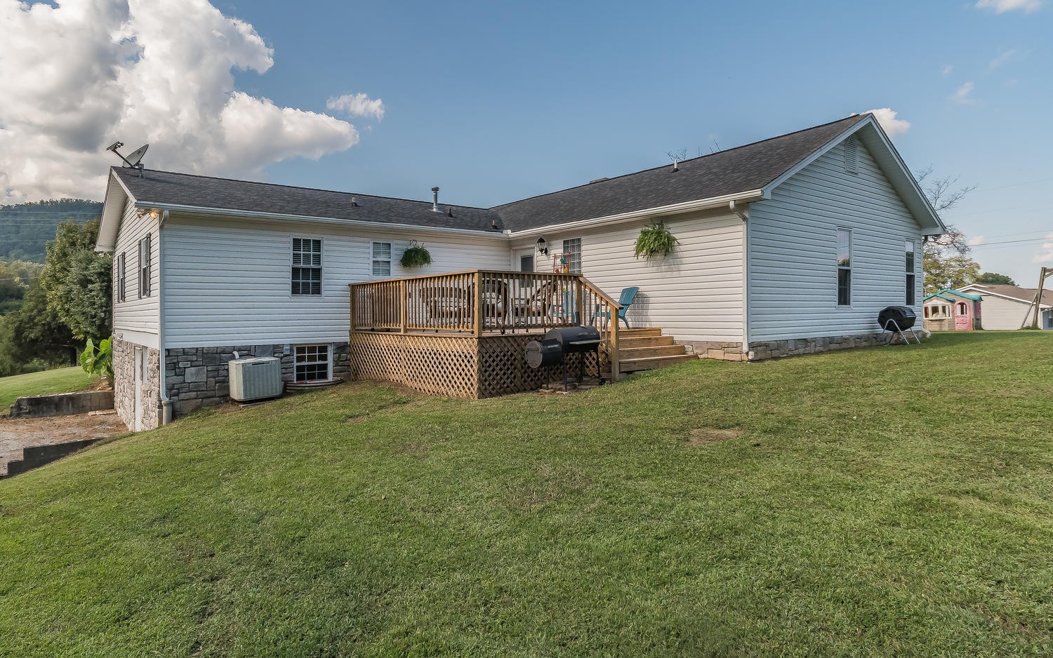 3798 Dutch Valley Road Clinton, TN 37716 - Photo 34 of 37