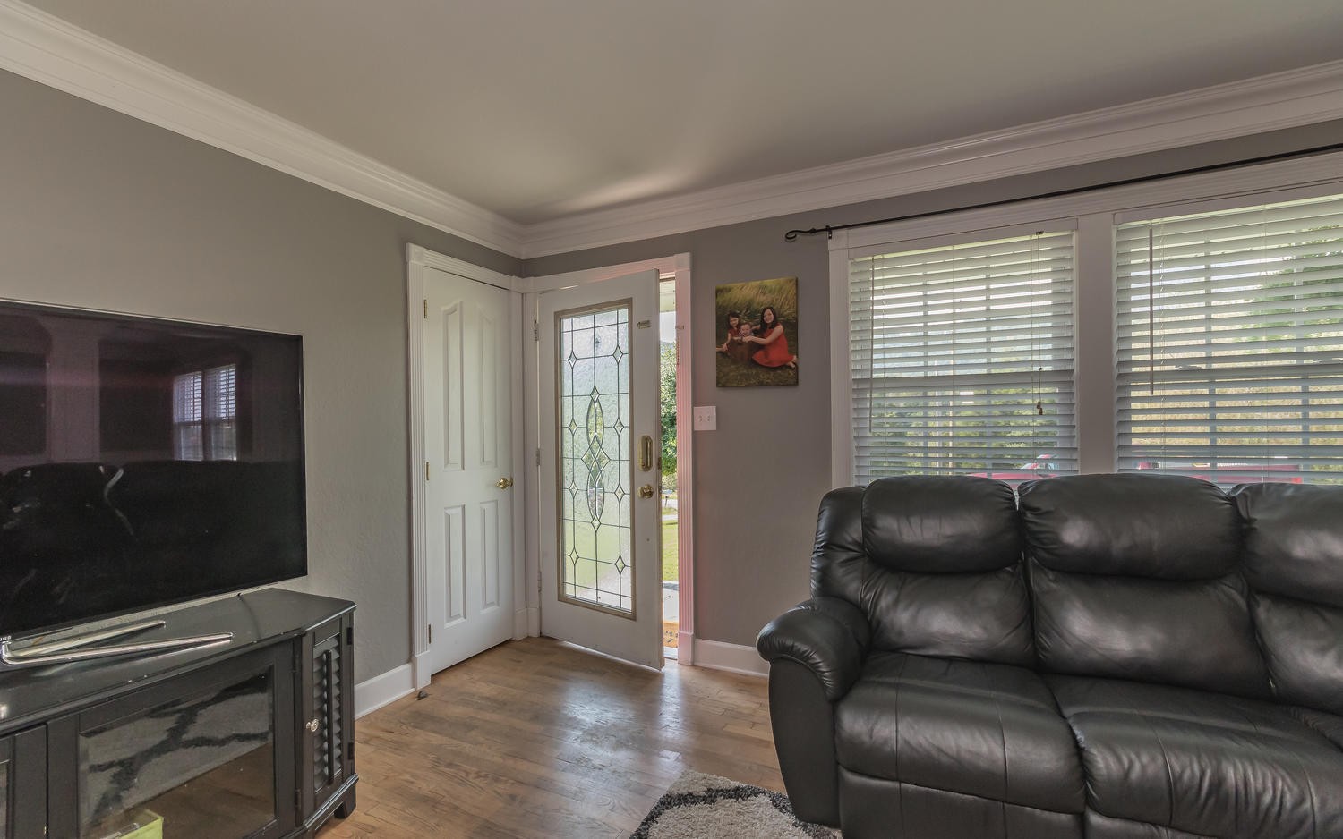 3798 Dutch Valley Road Clinton, TN 37716 - Photo 5 of 37 a living room with furniture and a window