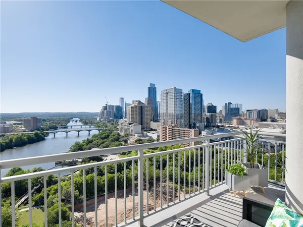 $3,900 | 603 Davis Street, Unit 2001, Austin, TX 78701