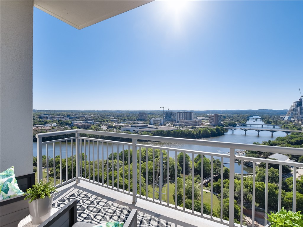 603 Davis Street, Unit 2001 Austin, TX 78701 - Photo 2 of 15