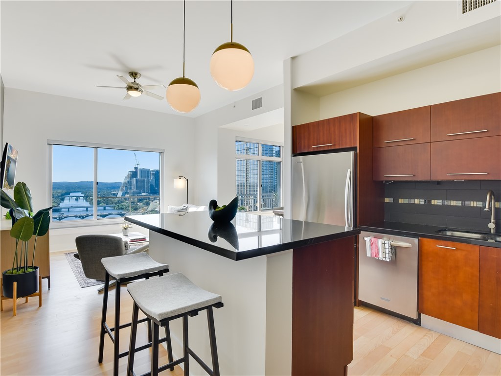 603 Davis Street, Unit 2001 Austin, TX 78701 - Photo 6 of 15
