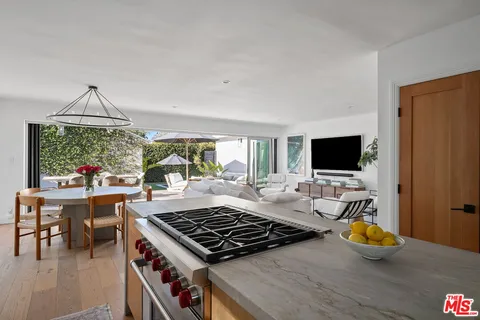$2,595,000 | 1009 Vernon Avenue, Venice, CA 90291