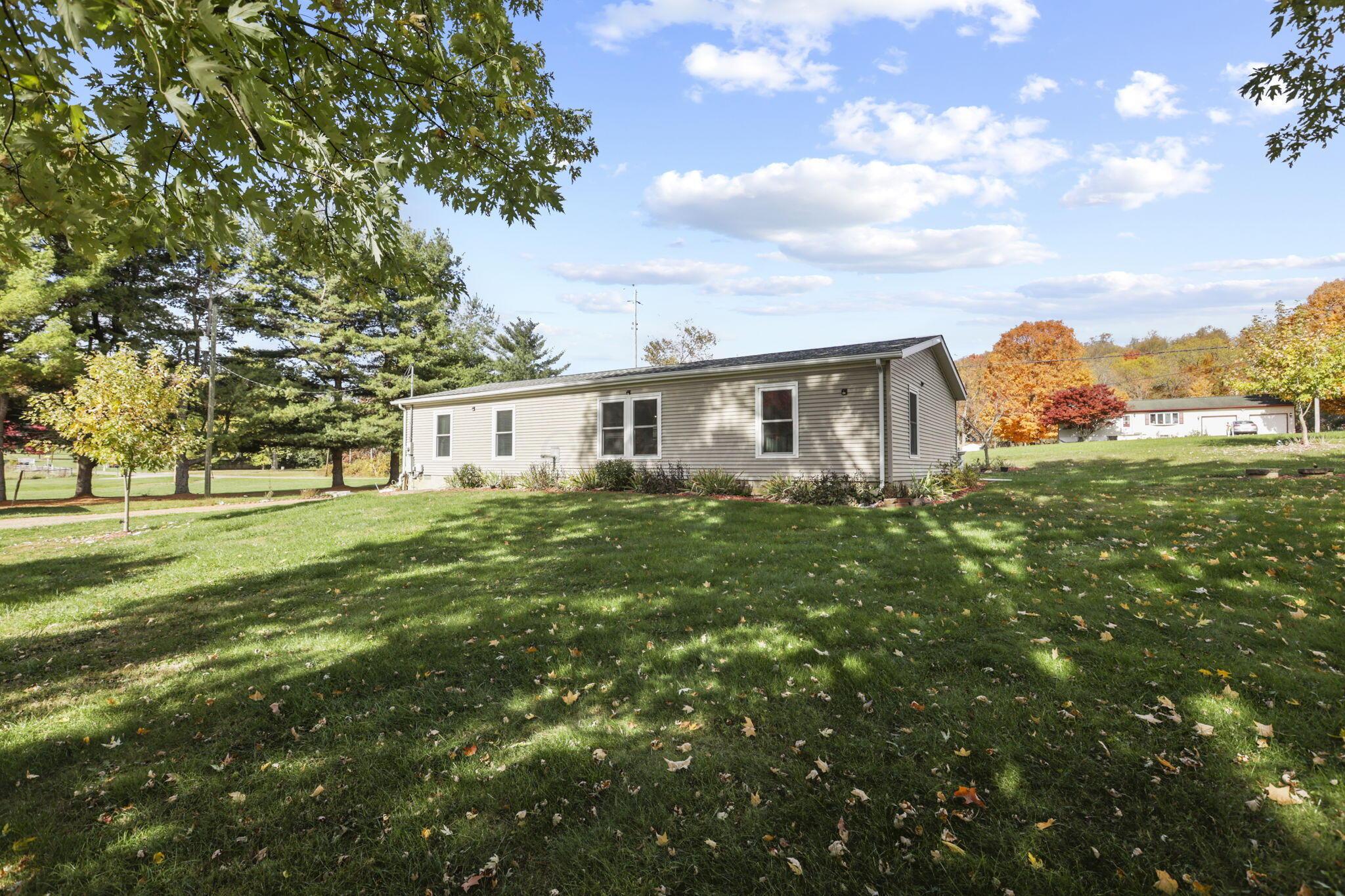 2782 James Road Granville, OH 43023 - Photo 3 of 42 Rear & side yard