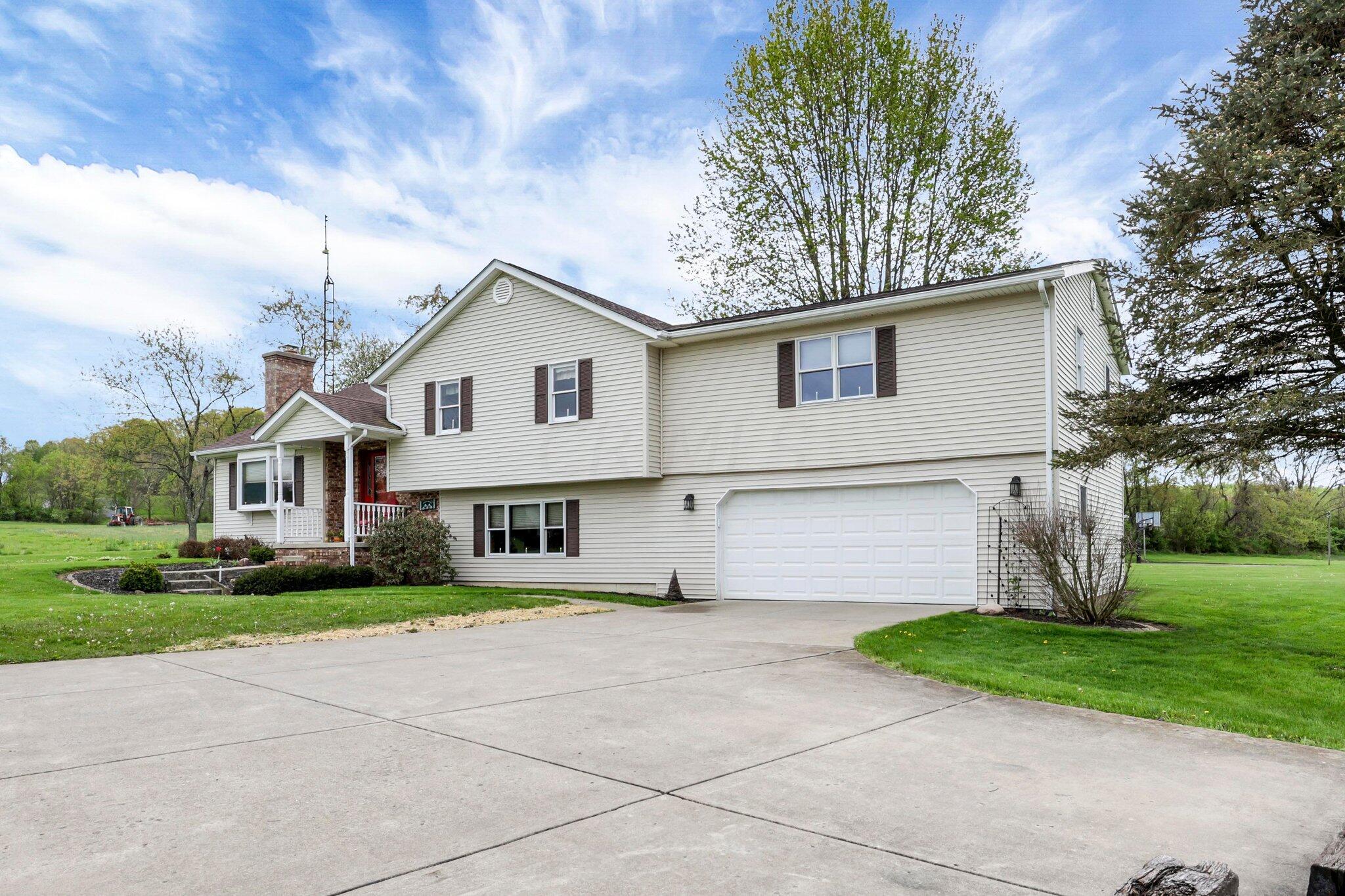 3147 Valley View Road Northeast Lancaster, OH 43130 - Photo 5 of 59 47-web-or-mls-0N4A5794 copy