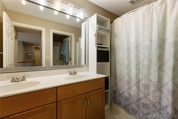 $599,900 | 2707 Clearstream Court, New Albany, IN 47150