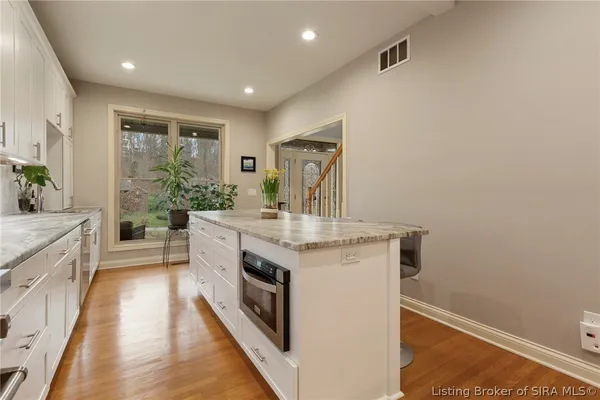 $599,900 | 2707 Clearstream Court, New Albany, IN 47150