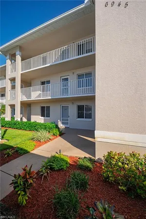 $259,900 | 6945 Dennis Circle, Unit I107, Naples, FL 34104