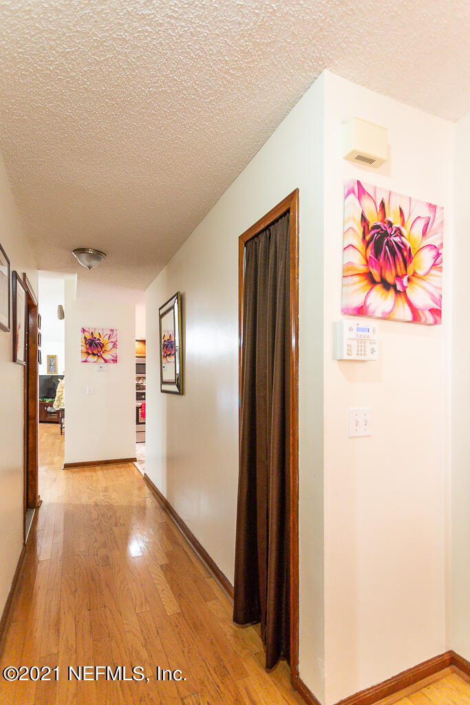 2450 Wattle Tree Road East Jacksonville, FL 32246 - Photo 9 of 24 a view of a hallway with painted walls