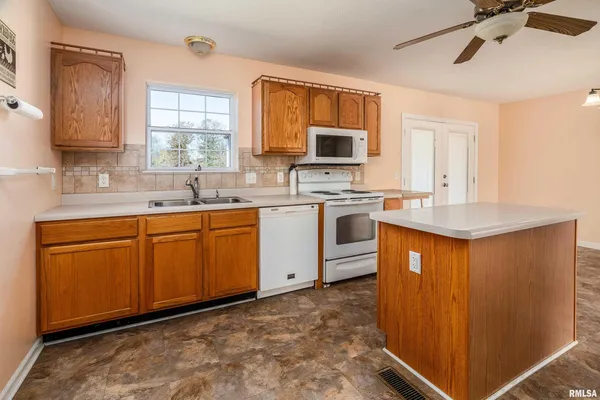 $185,000 | 2080 Highway 166, Creal Springs, IL 62922